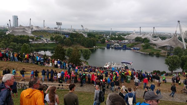 MTB Eurpameisterschaften in München Olympiapark mit vielen Zuschauer:innen