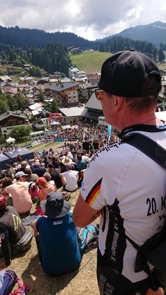 Zuschauermassen bei der Downhill WM in Les Gets