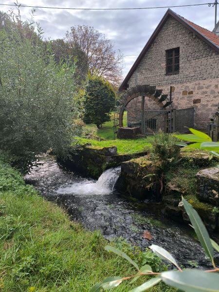 Alte Mühle mit Bach