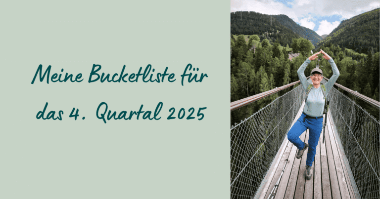 Frau balanciert auf einer Hängebrücke mit Yoga-Haltung 