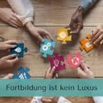 Kita-Team bei Teamfortbildung -8 Hände mit Puzzleteilen kommen aufeinander zu