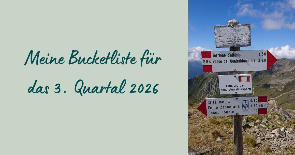 Wegweiser am Gipfel des Monte Tonale in Italien